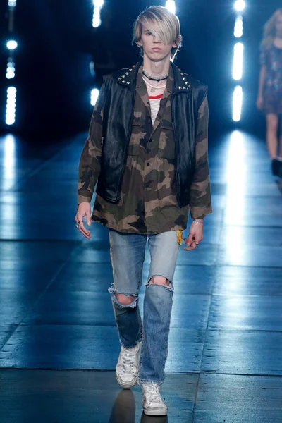 Look 30